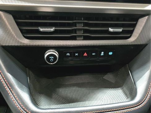 Used 2025 Ford Explorer ST-Line w/ ST-Line Street Pack AWD/4WD image 16