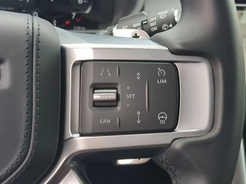 Used 2025 Land Rover Discovery Metropolitan Edition AWD/4WD image 27