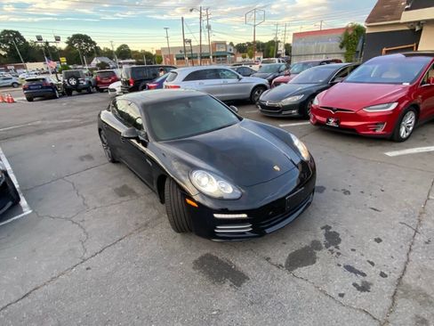 Used 2014 Porsche Panamera 4 w/ Premium Package image 9
