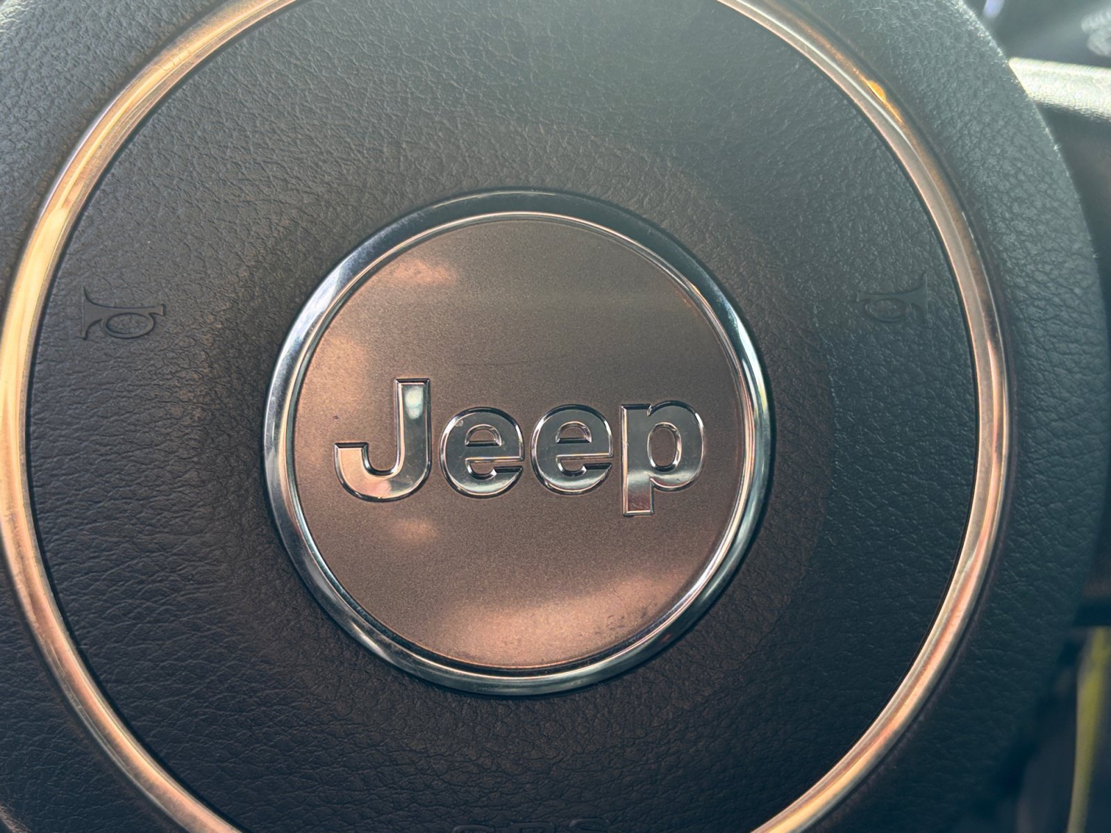 Used 2018 Jeep Wrangler Unlimited Sahara w/ Connectivity Group AWD/4WD image 33