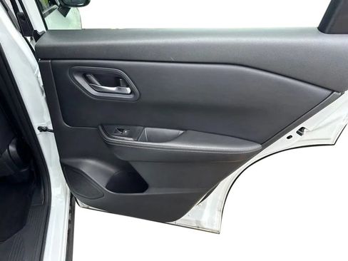 Used 2024 Nissan Rogue SV FWD image 28