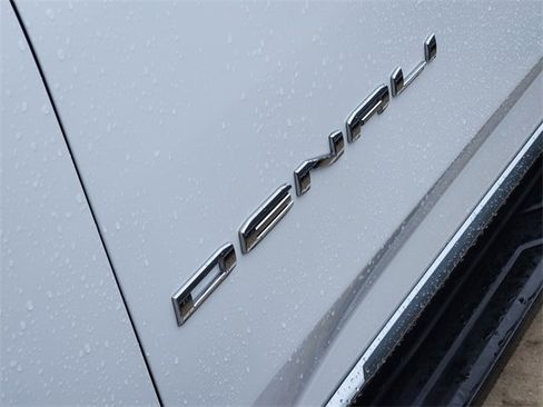 Used 2025 GMC Yukon Denali RWD image 10
