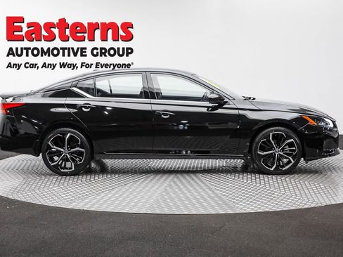 Used 2023 Nissan Altima 2.5 SR w/ SR Premium Package AWD/4WD image 4