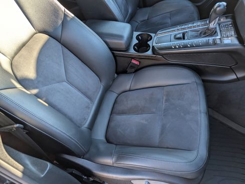 Used 2017 Porsche Macan image 22