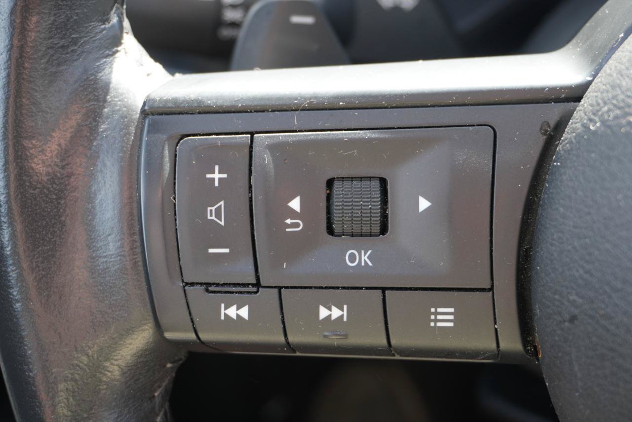 Used 2024 Nissan Rogue SV w/ SV Premium Package AWD/4WD image 11