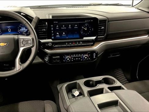 Used 2025 Chevrolet Silverado 2500 LT w/ Convenience Package AWD/4WD image 7