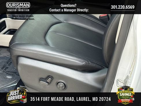 Used 2024 Chrysler Pacifica Touring-L FWD image 7