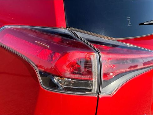 Used 2016 Toyota RAV4 LE AWD/4WD image 29