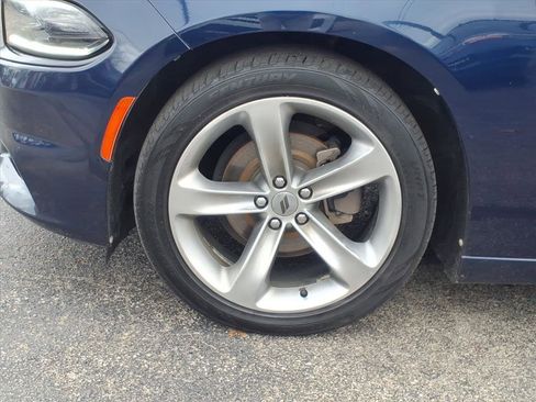 Used 2017 Dodge Charger SXT w/ Premium Group image 8