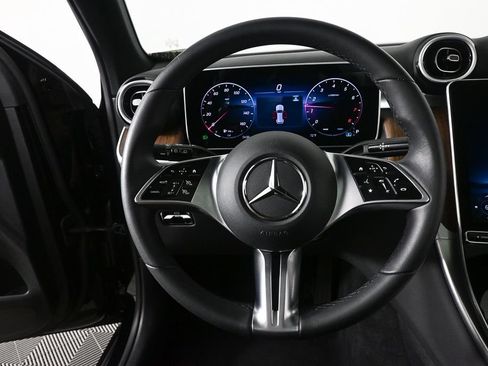 Used 2026 Mercedes-Benz GLC 300 image 2
