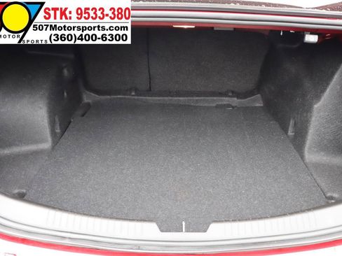 Used 2017 Chevrolet Malibu LT FWD image 15