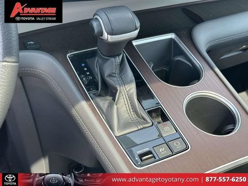 Used 2021 Toyota Sienna XLE AWD/4WD image 35