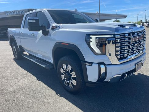 New 2026 GMC Sierra 2500 Denali w/ Denali Reserve Package image 3