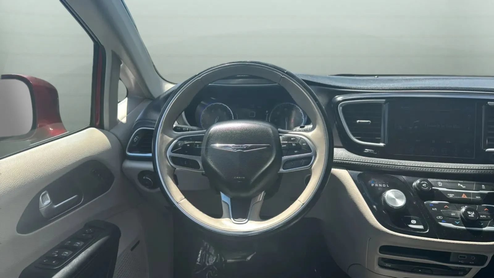Used 2017 Chrysler Pacifica Limited FWD image 25