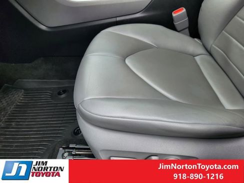 Used 2023 Toyota Highlander XLE AWD/4WD image 26