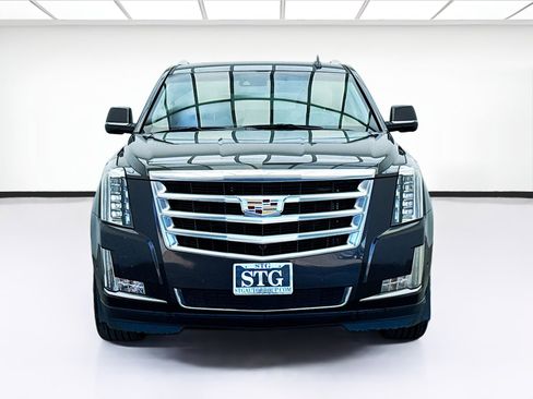 Used 2018 Cadillac Escalade Premium Luxury image 2