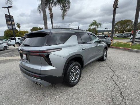 Used 2026 Chevrolet Traverse LT image 8