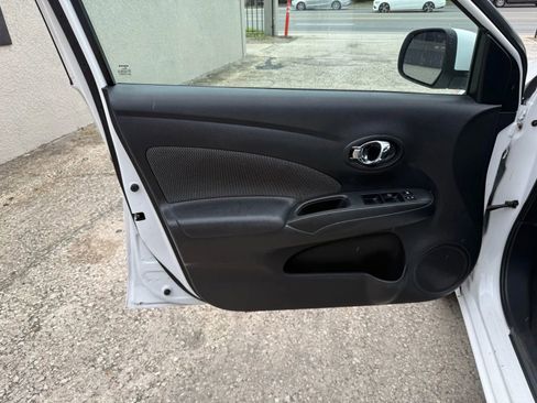 Used 2014 Nissan Versa SV w/ Convenience Package FWD image 14