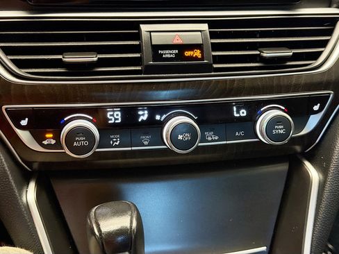 Used 2022 Honda Accord EX-L image 10