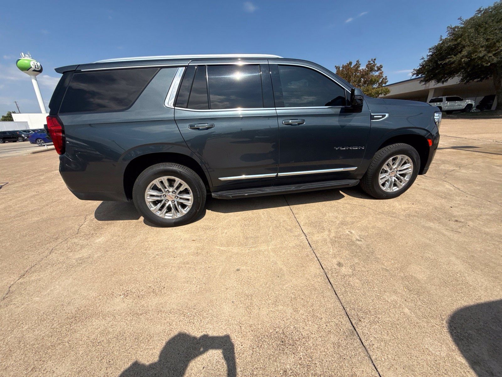 Used 2021 GMC Yukon SLT w/ Rear Media and Nav Package AWD/4WD image 8