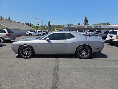 Used 2016 Dodge Challenger SRT w/ Technology Group RWD image 11