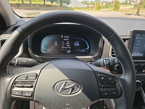 Used 2023 Hyundai Venue SEL FWD image 21