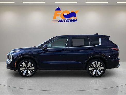 Used 2025 Mitsubishi Outlander AWD image 2