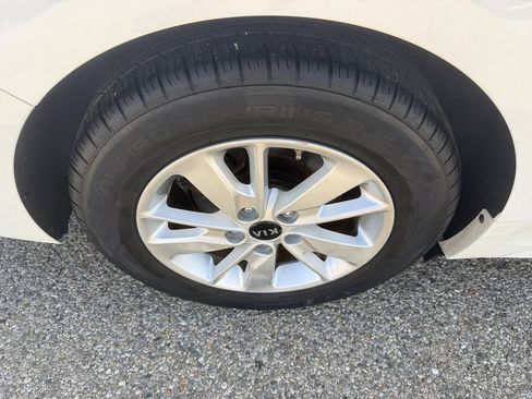 Used 2016 Kia Optima LX FWD image 8