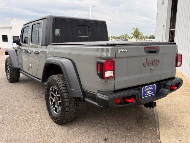 Used 2023 Jeep Gladiator Rubicon w/ Cold Weather Group AWD/4WD image 2