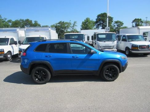Used 2019 Jeep Cherokee Trailhawk AWD/4WD image 3