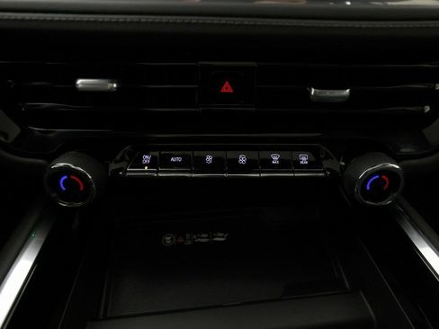 Used 2025 Chevrolet Suburban Z71 w/ Comfort Package image 39