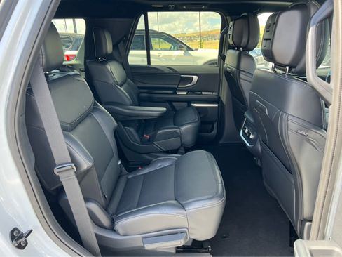 New 2026 Ford Expedition Platinum image 26