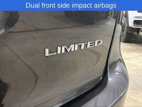 Used 2023 Chrysler Pacifica Limited image 23