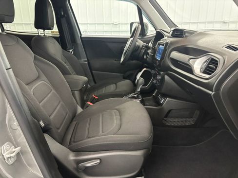 Used 2021 Jeep Renegade Latitude image 32