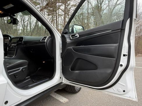 Used 2019 Jeep Grand Cherokee Limited image 29