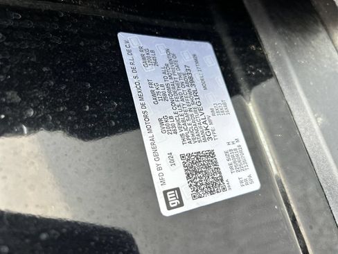 Used 2024 GMC Terrain SLT AWD/4WD image 23