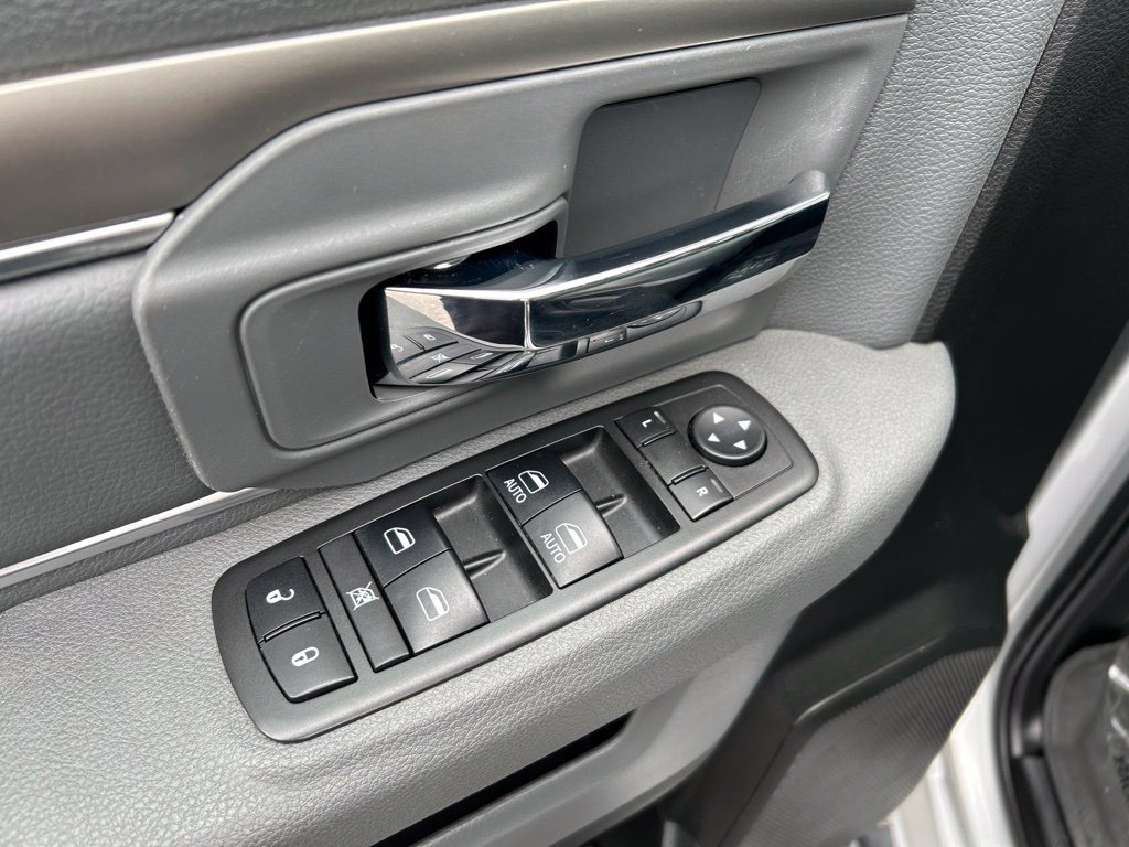 Used 2018 RAM 2500 SLT AWD/4WD image 15