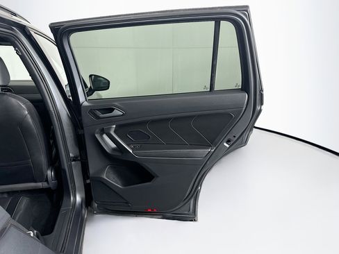 Used 2022 Volkswagen Tiguan SE R-Line image 32