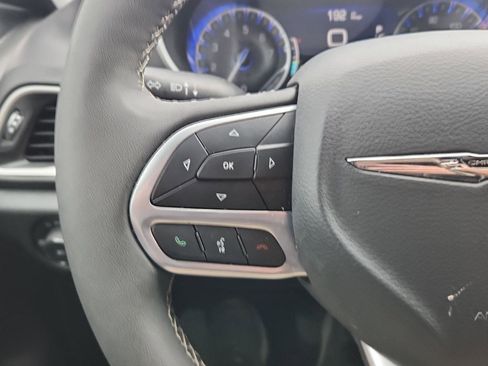 Used 2025 Chrysler Pacifica Select FWD image 13