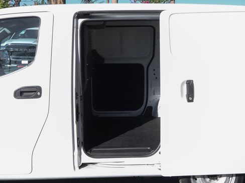 Used 2017 Nissan NV200 S FWD image 6
