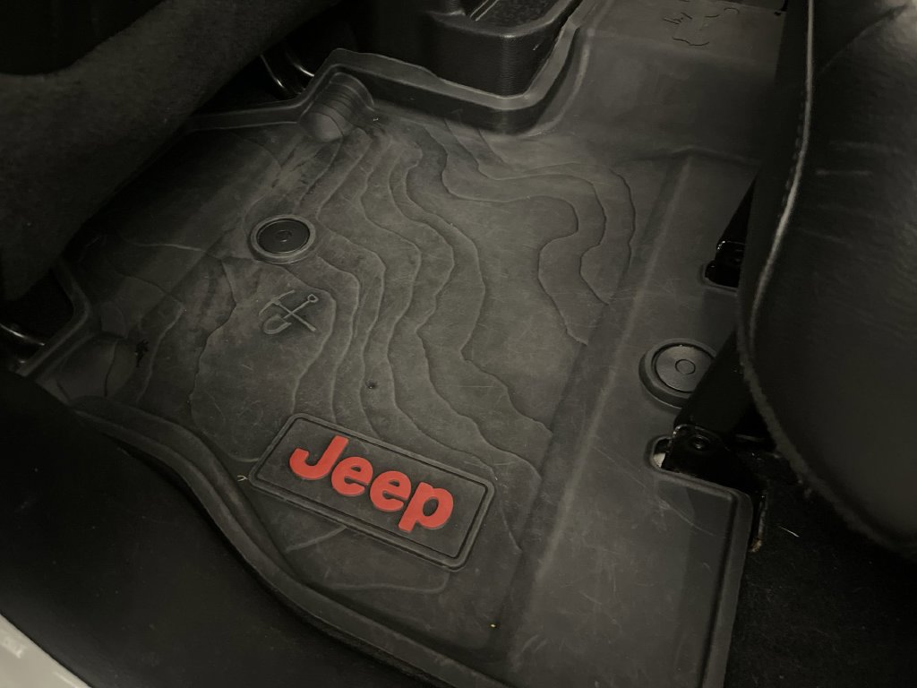 Used 2018 Jeep Wrangler Unlimited Sahara AWD/4WD image 29