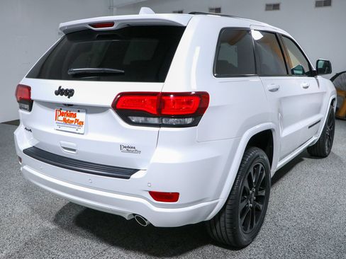 Used 2022 Jeep Grand Cherokee Laredo X AWD/4WD image 7