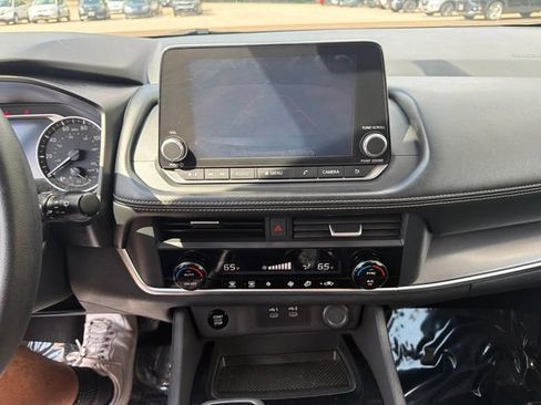Used 2024 Nissan Rogue SV FWD image 33