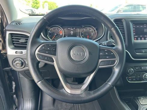 Used 2019 Jeep Cherokee Latitude Plus w/ Comfort/Convenience Group FWD image 13
