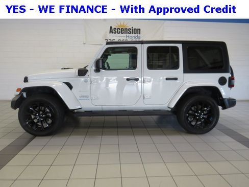 Used 2023 Jeep Wrangler Unlimited Sahara image 2
