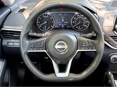 Certified 2025 Nissan Altima 2.5 SV FWD image 12