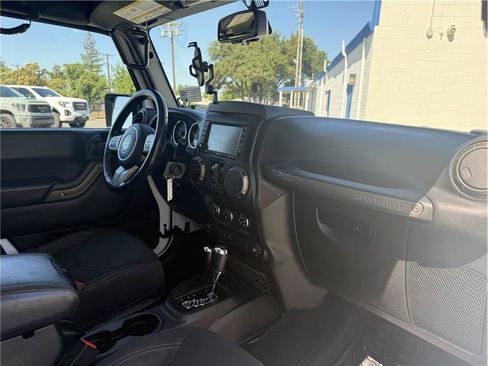 Used 2018 Jeep Wrangler Unlimited Sport AWD/4WD image 26