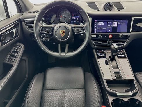 Certified 2024 Porsche Macan AWD/4WD image 25