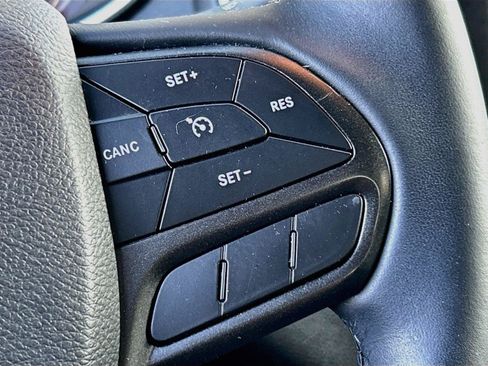 Used 2019 Jeep Cherokee Trailhawk AWD/4WD image 37