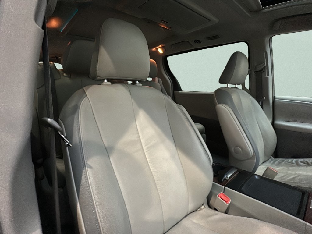 Used 2011 Toyota Sienna Limited AWD/4WD image 24